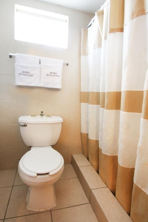 Hotel Boulevard مكسيكالي الغرفة الصورة