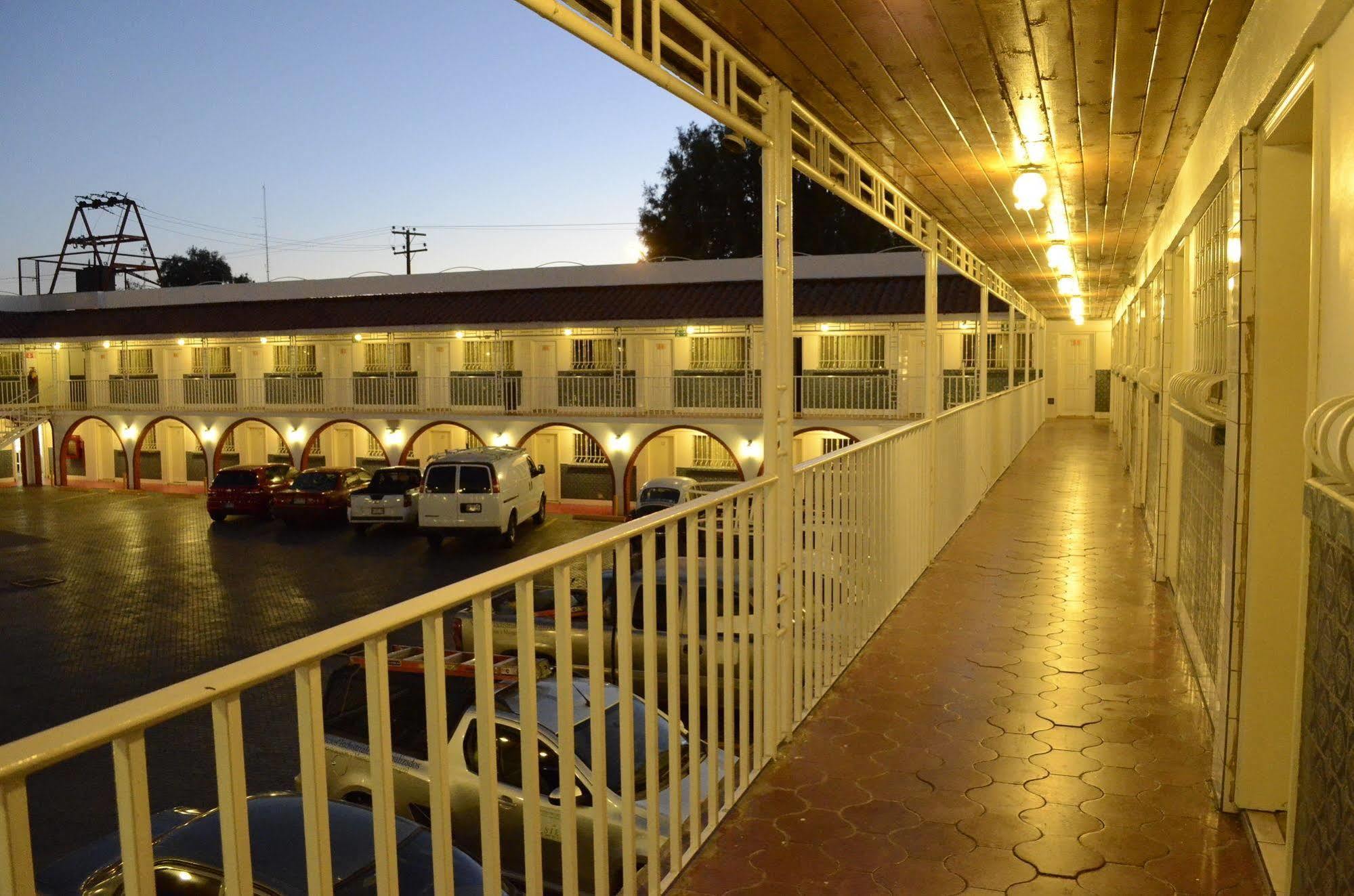 Hotel Boulevard مكسيكالي المظهر الخارجي الصورة